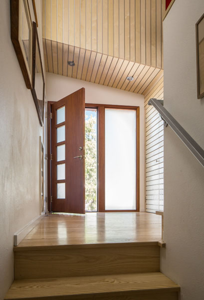 Lagrange-foyer from basement 2